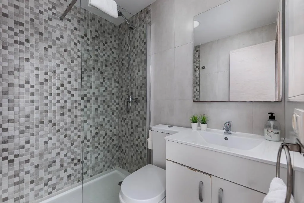 APARTMENT TWO BEDROOMS WITH TERRACE Room, Acapulco Apartments, Majorca