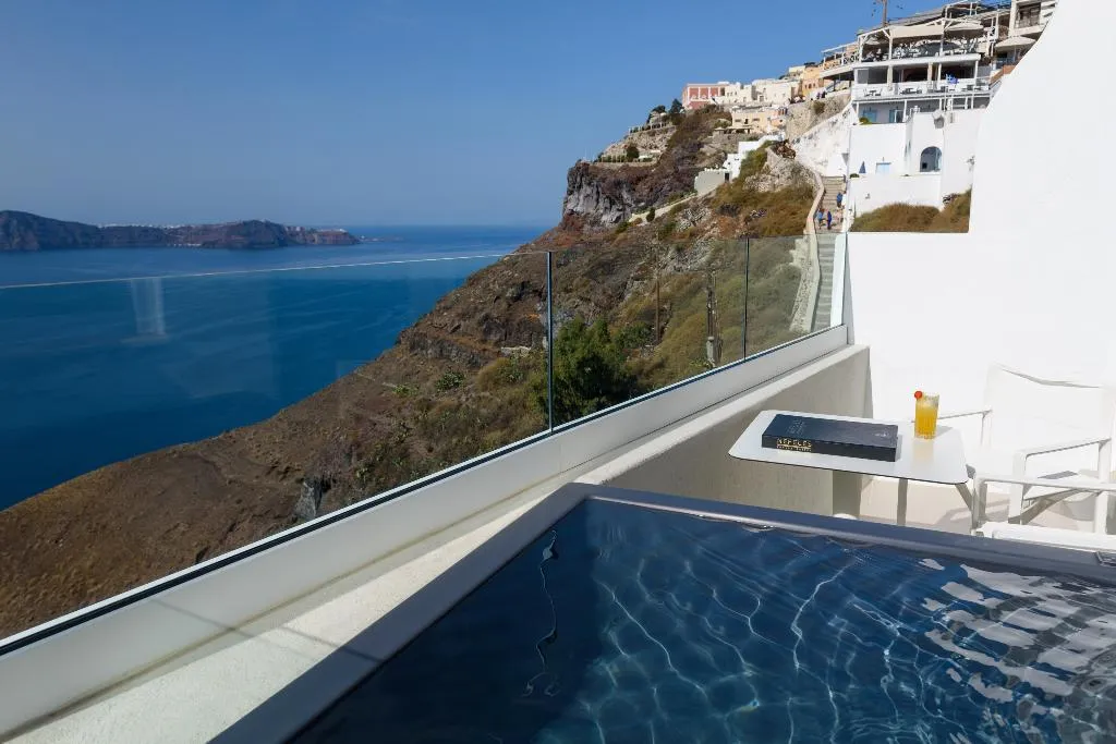 JUNIOR SUITE WITH JACUZZI WITH VIEWS Room, Nefeles Luxury Suites, Santorini