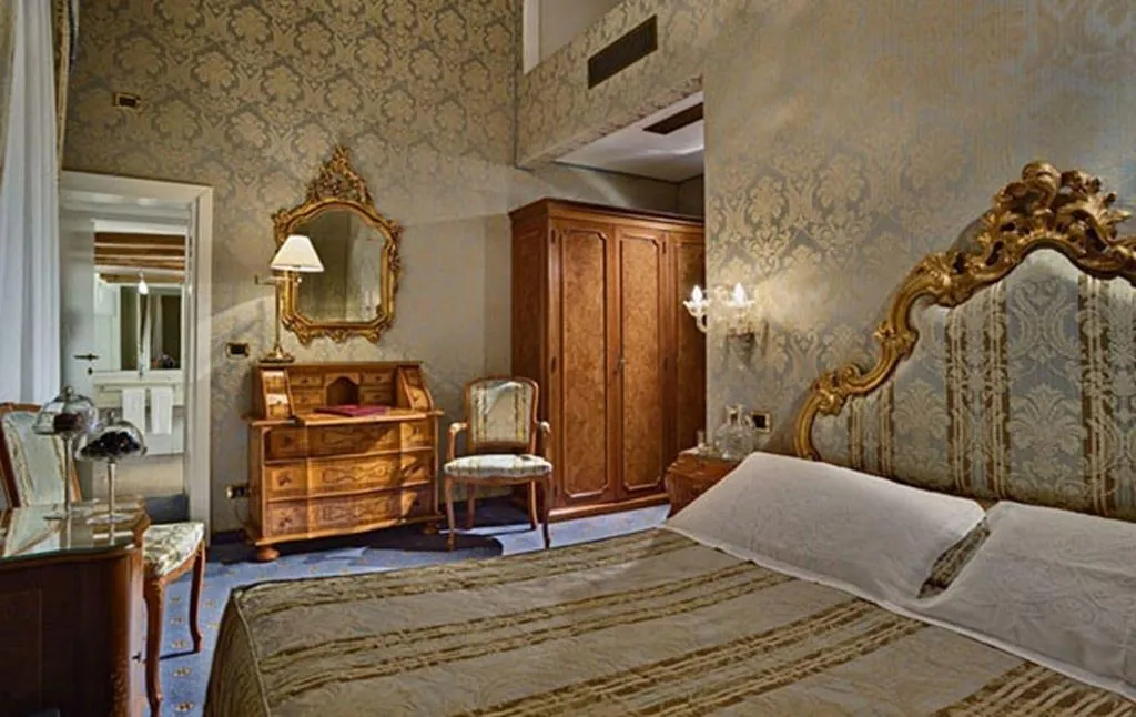 Room, Hotel Al Ponte Antico, Venice