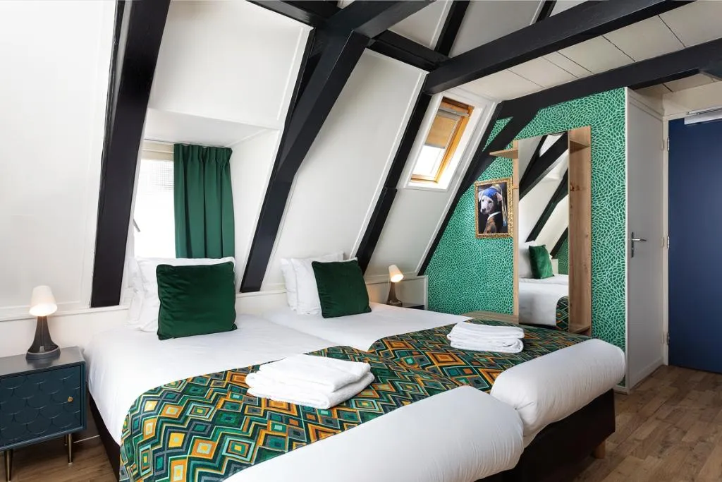 TWIN STANDARD Room, Des Arts, Amsterdam