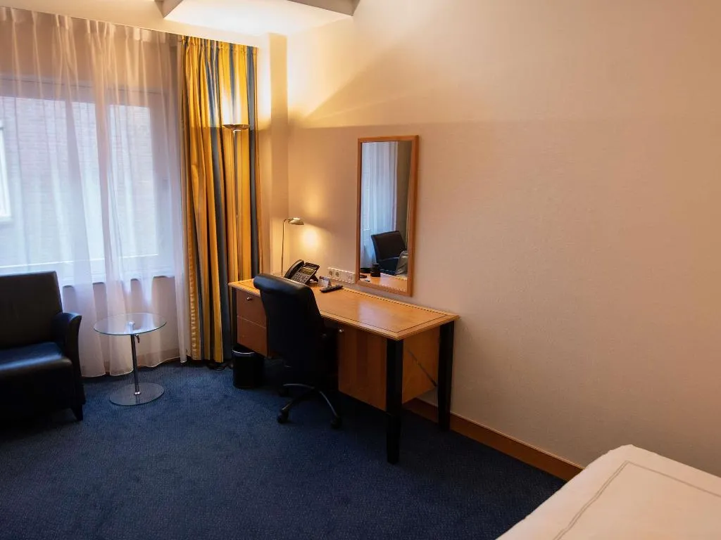 TWIN CLASSIC Room, Swissotel Amsterdam, Amsterdam