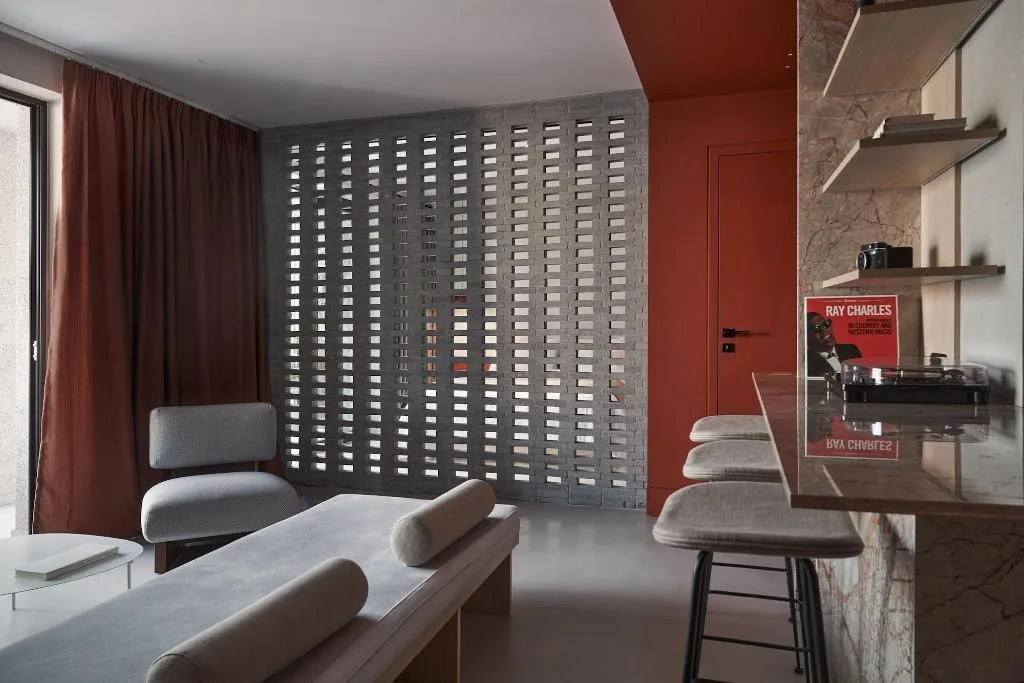 Room, Newel Psychiko, Athens