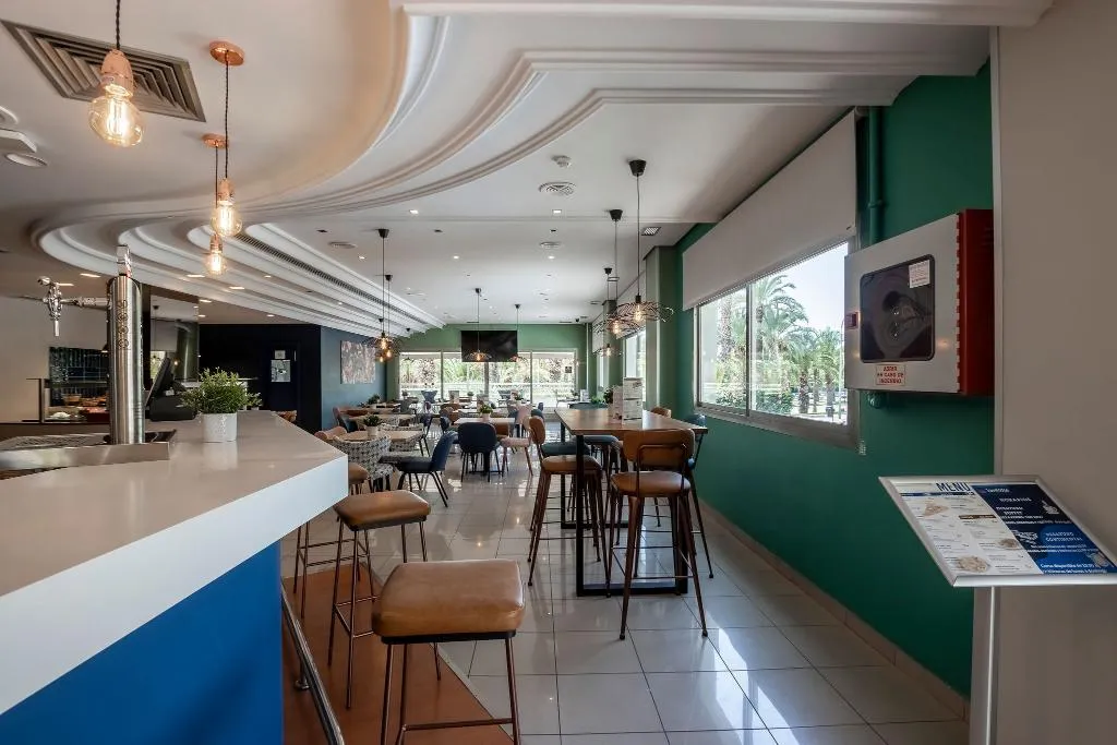 Restaurant, Travelodge Alicante Puerto, Costa Blanca