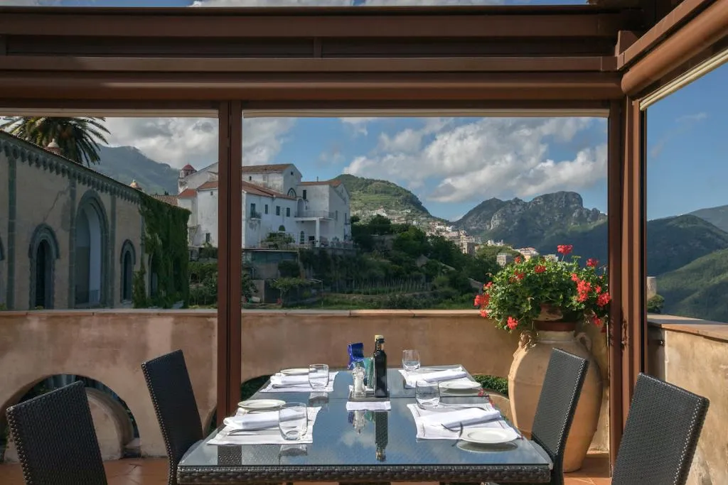 Restaurant, Villa Cimbrone, Naples