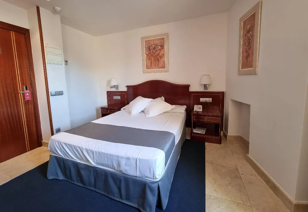 DOUBLE STANDARD Room, Gran Legazpi, Madrid