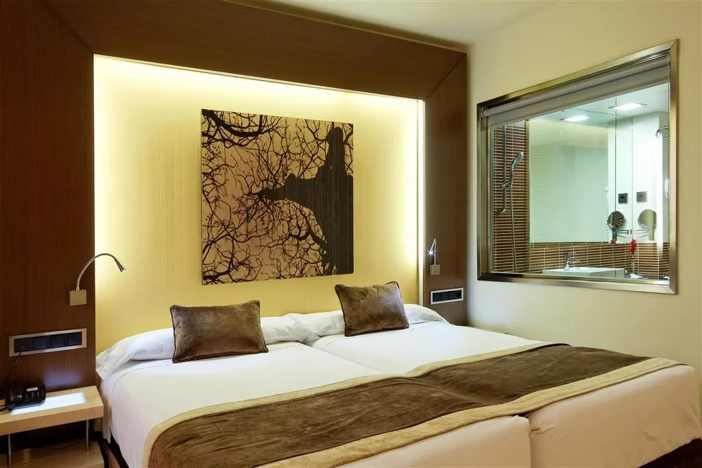 JUNIOR SUITE STANDARD Room, Melia Avenida America, Madrid