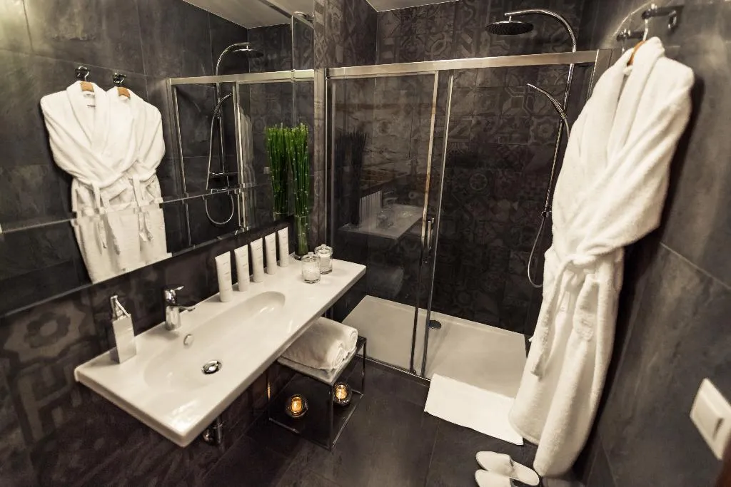 Sports and Entertainment, Queen Boutique Hotel, Krakow