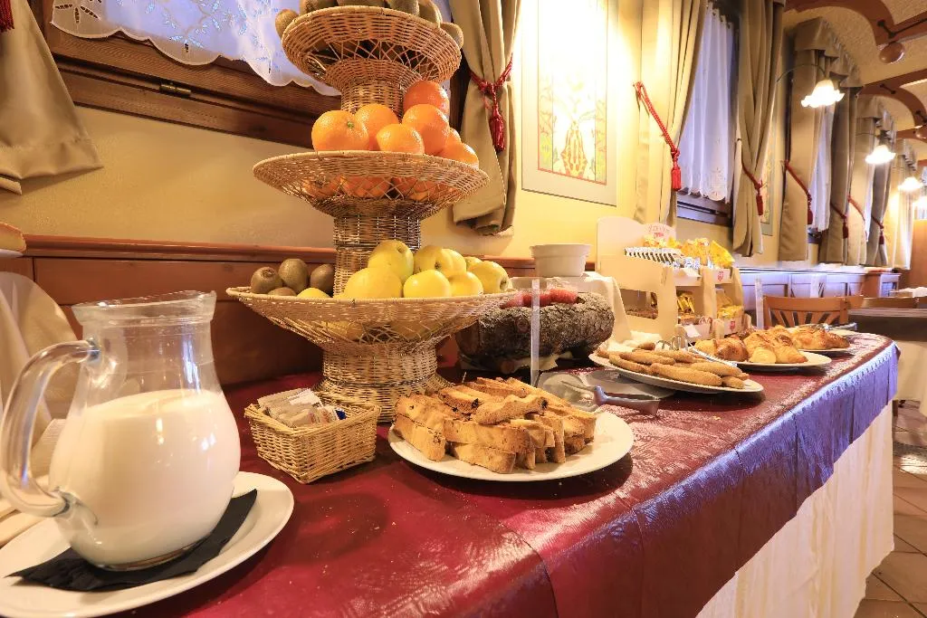 Restaurant, Swadeshi Palace Ponte di Legno Resort, Milan