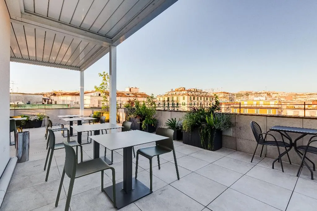 Terrace, Best Western Plus Hotel Plaza, Naples
