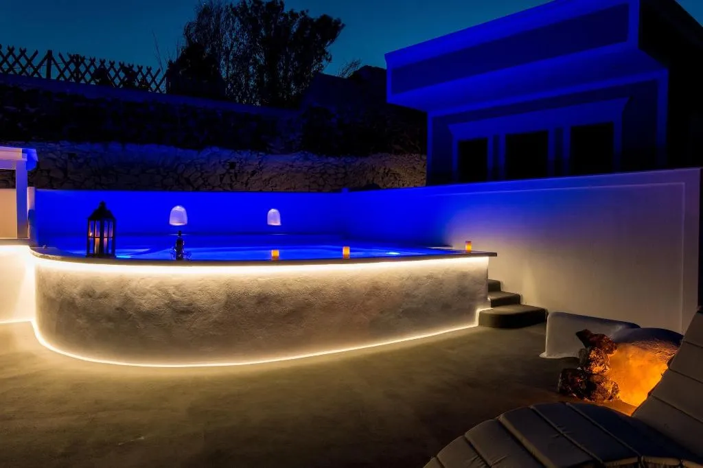 Sports and Entertainment, Boutique 88 Fira, Santorini