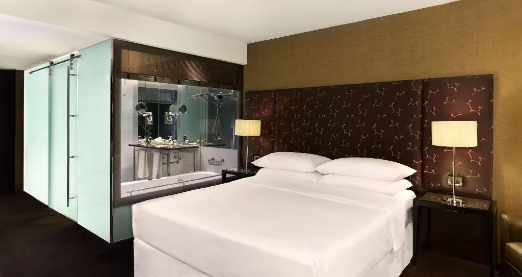 Room, Sheraton Lisboa Hotel & Spa, Lisbon