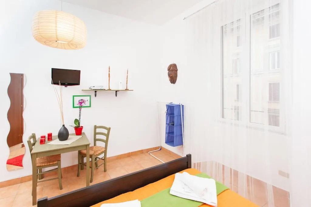 Room, Meltin Rome Guesthouse, Naples