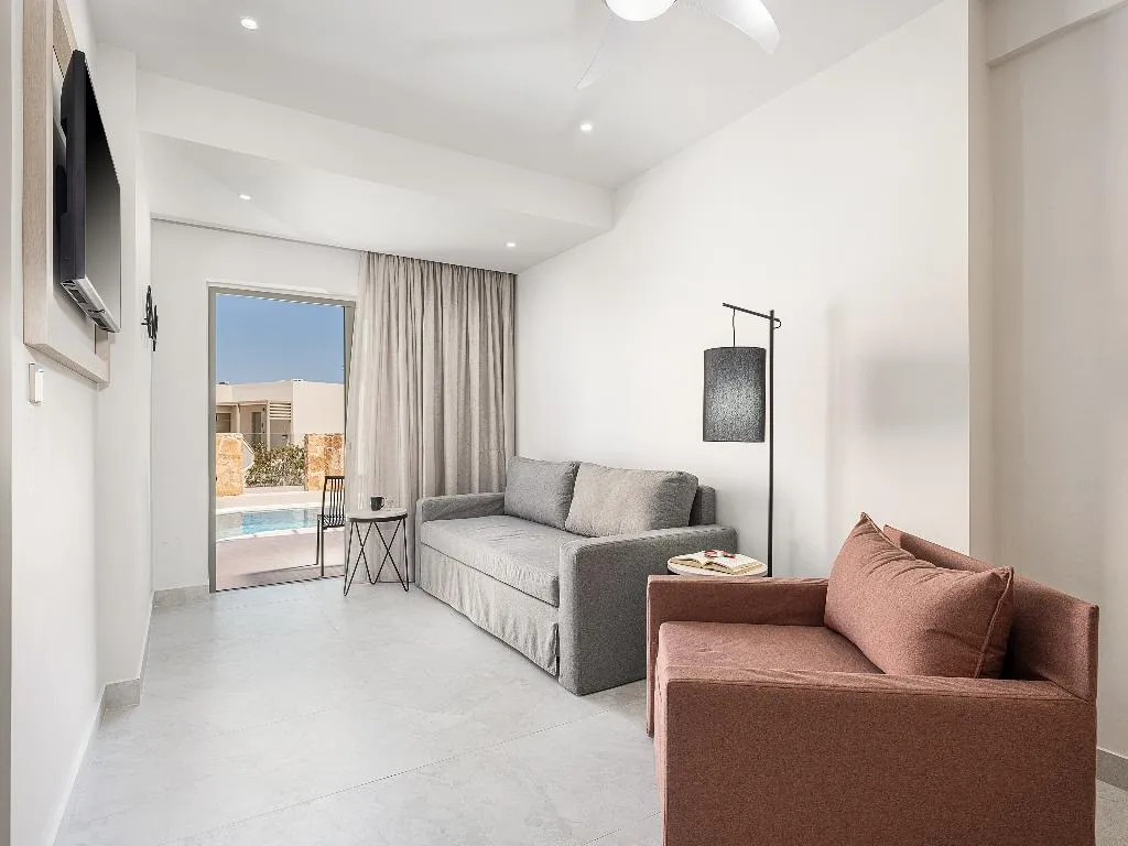 SUITE WITH PRIVATE POOL Room, Sirios Village, Crete