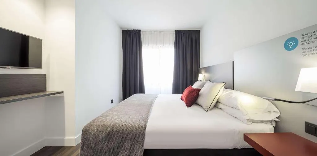 Room, Ilunion Suites Madrid, Madrid