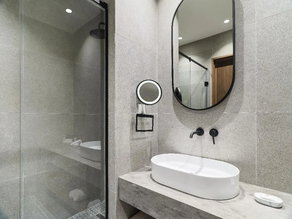 SUITE EXECUTIVE Room, Leonardo Boutique Hotel Larnaca, Cyprus