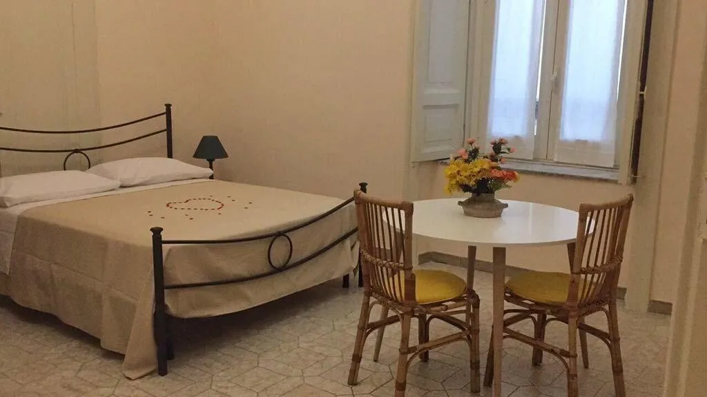 Room, B&B Catoledo, Naples