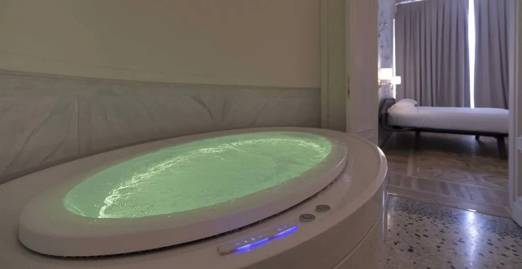 APARTMENT WITH JACUZZI Room, Palazzo Paruta, Venice