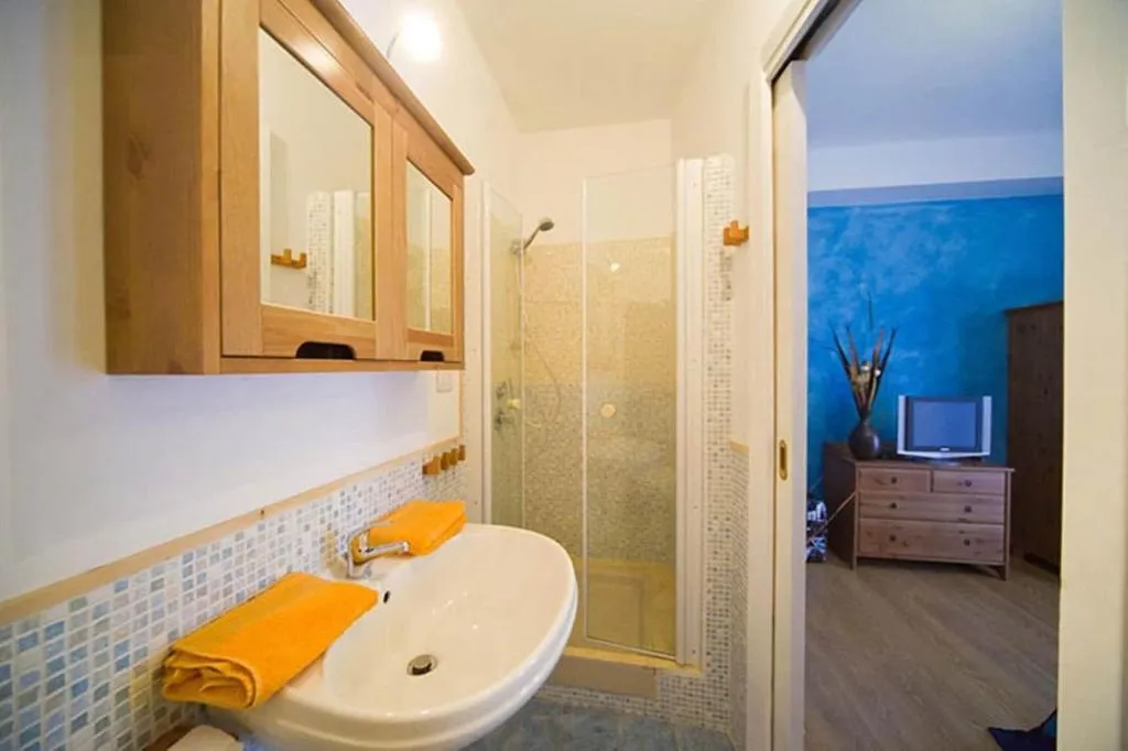 Room, Matlis, Alghero