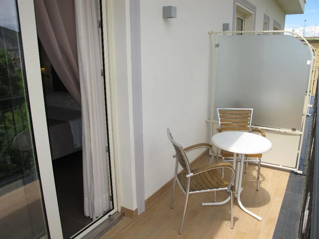 TRIPLE COMFORT Room, Club Sorrento, Naples
