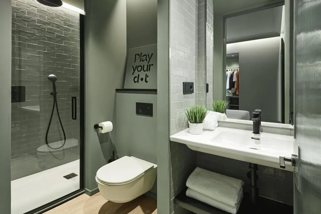 Room, Chic & Basic Dot, Madrid