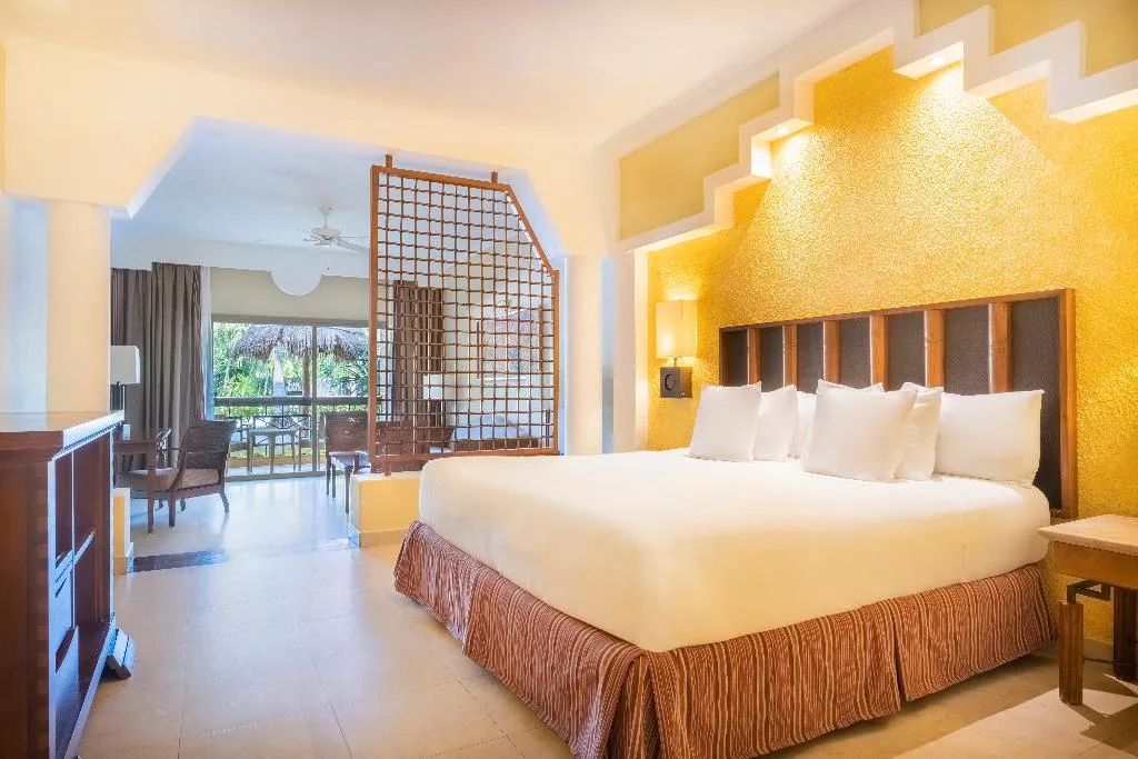 JUNIOR SUITE POOL VIEW Room, Iberostar Selection Paraiso Maya Suites AI, Cancun Area