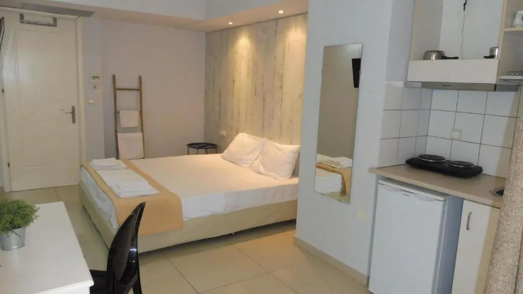 DOUBLE ONE BED Room, Klio Apartments And Studios, Thessaloniki