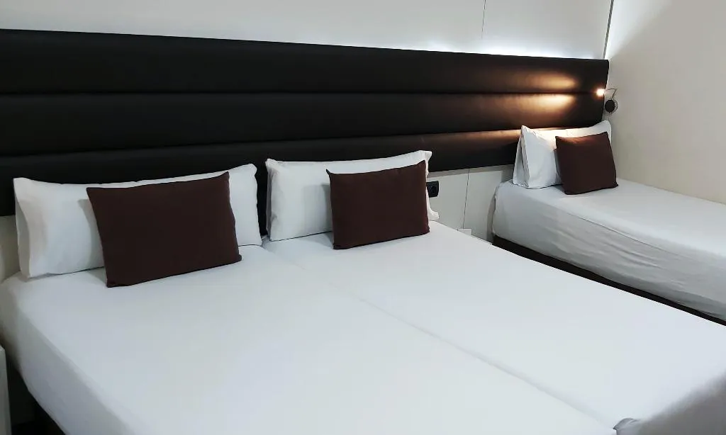 TRIPLE STANDARD Room, Bcn Urbaness Hotels Del COMTE, Barcelona