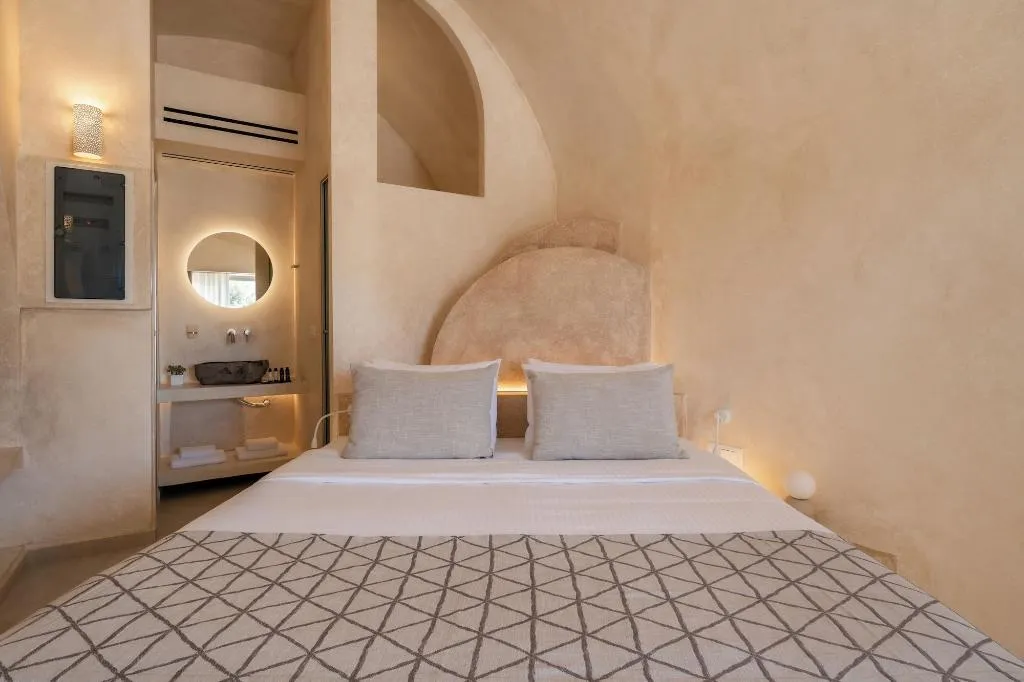 Room, Heyday Luxury Suites, Santorini