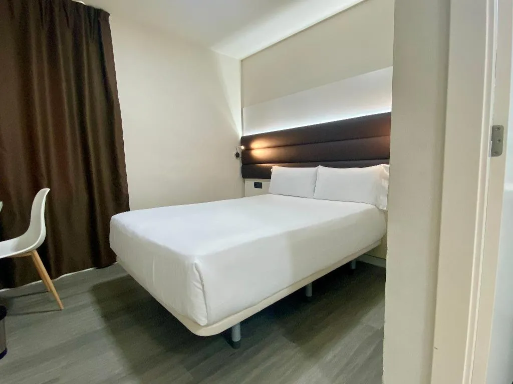 SINGLE STANDARD Room, Bcn Urbaness Hotels Del COMTE, Barcelona