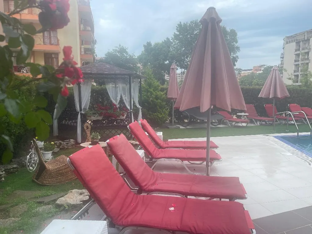 Pool, Bahami, Bourgas