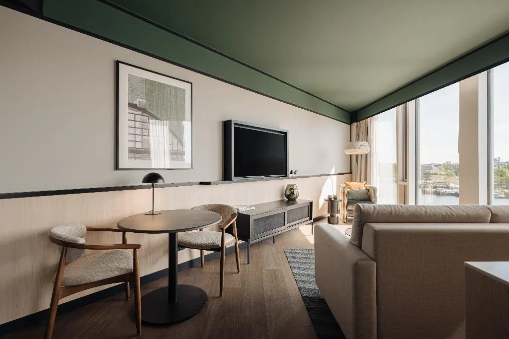 SUITE SUPERIOR CITY VIEW Room, DoubleTree by Hilton Amsterdam Centraal Station, Amsterdam