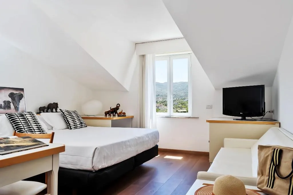Room, Conca Park, Naples