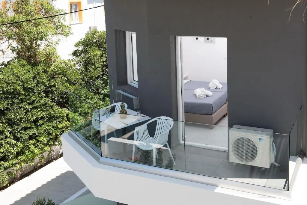 Room, Ria, Crete