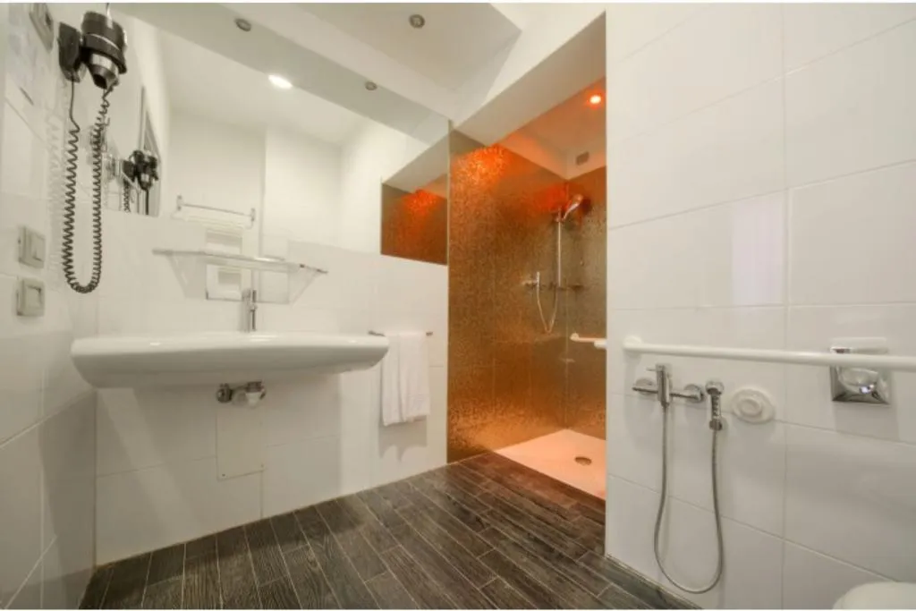 QUADRUPLE STANDARD Room, Aaron, Venice