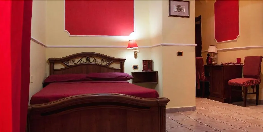 Room, Del Corso, Naples