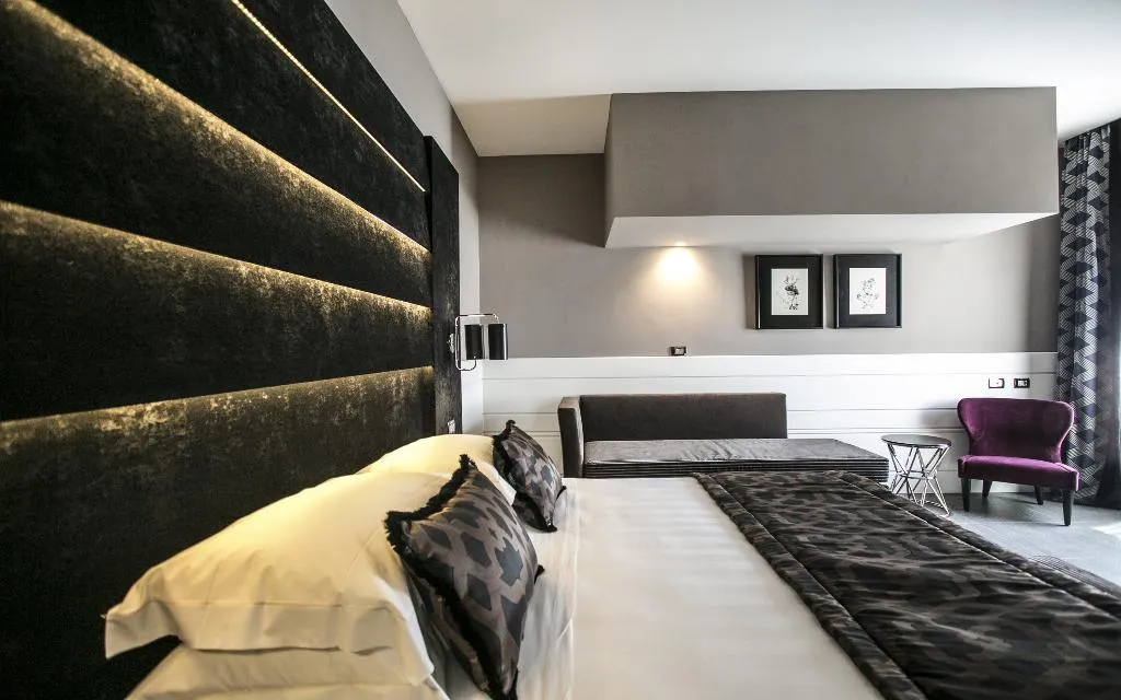 TRIPLE DELUXE Room, The Glam, Rome