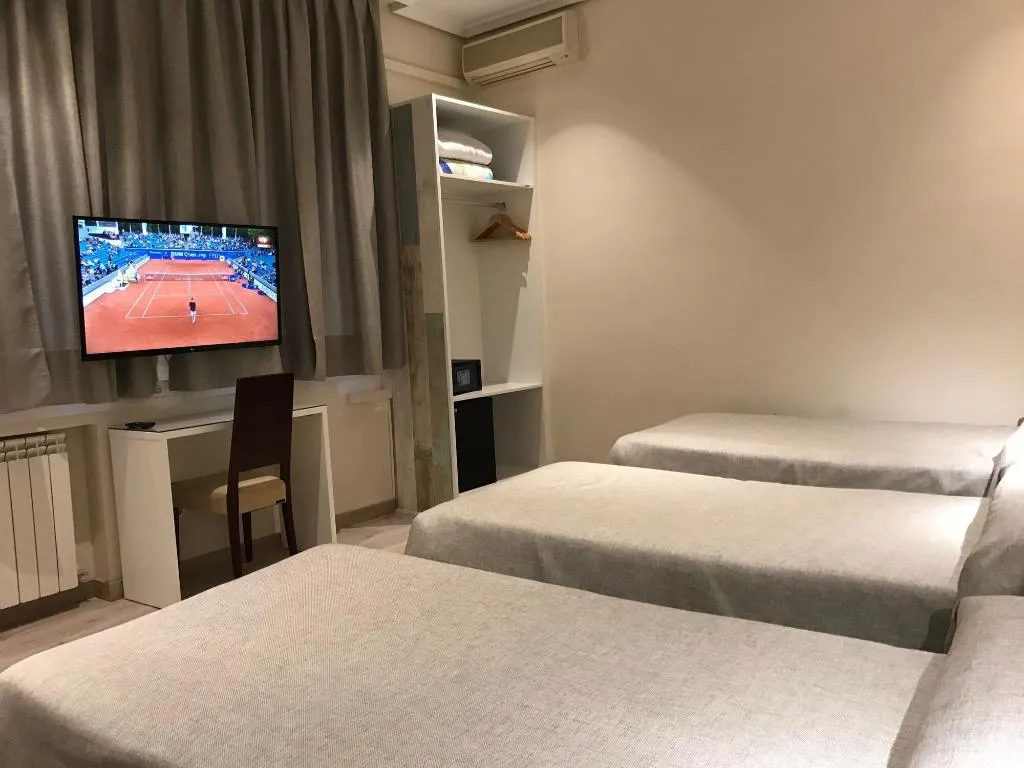 Room, Hostal Cervelo, Madrid