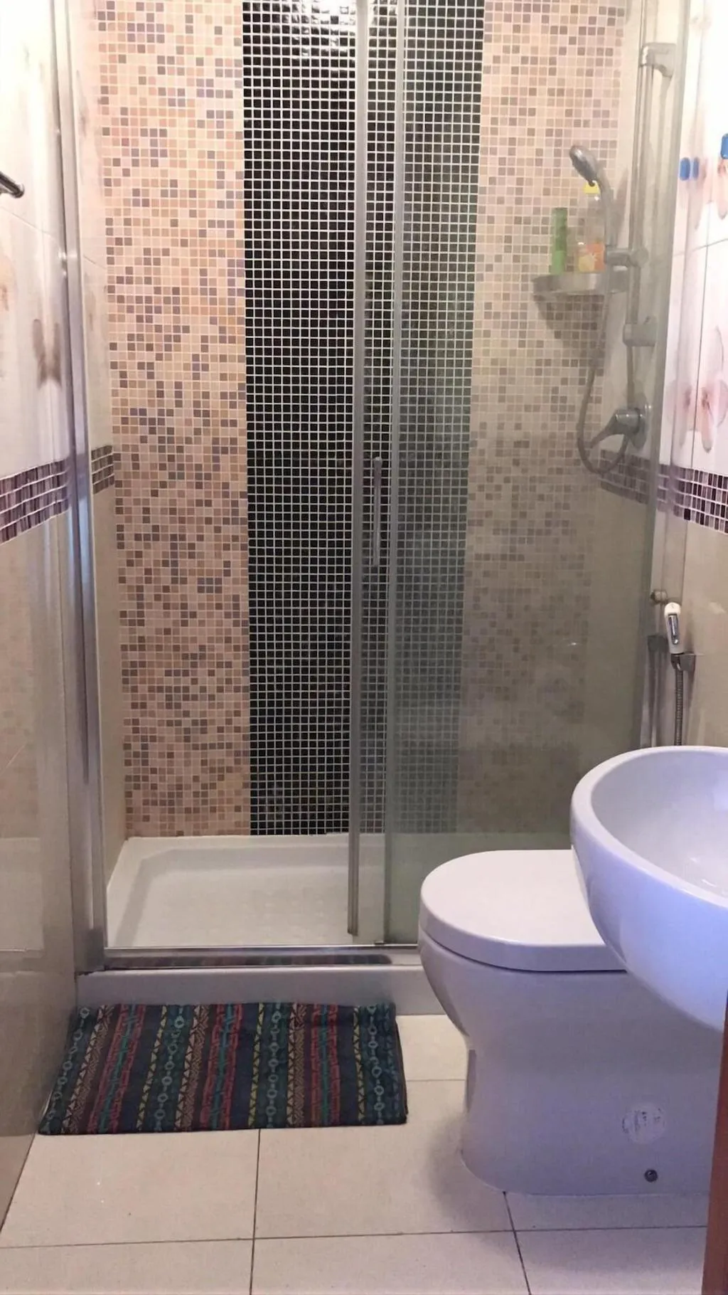 Room, Ave Popolo, Naples