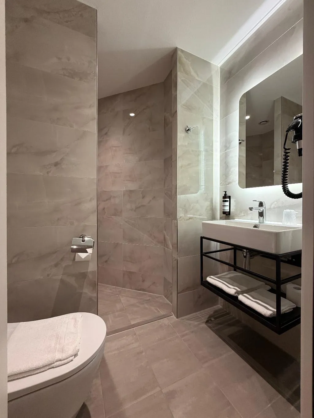 SINGLE STANDARD Room, OZO Hotels Antares Amsterdam Schiphol Airport, Amsterdam