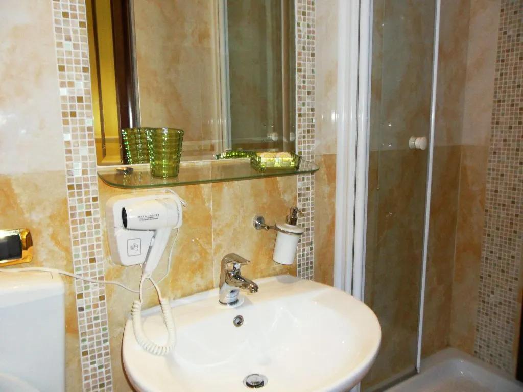 Room, Del Corso, Naples