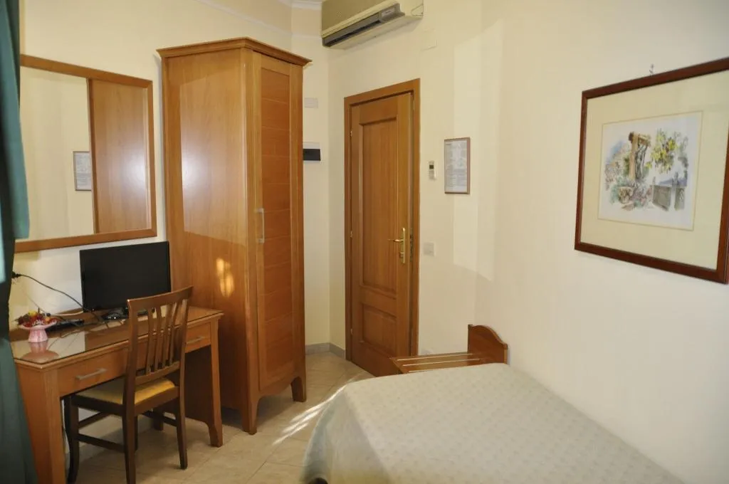 Room, Tourist, Naples