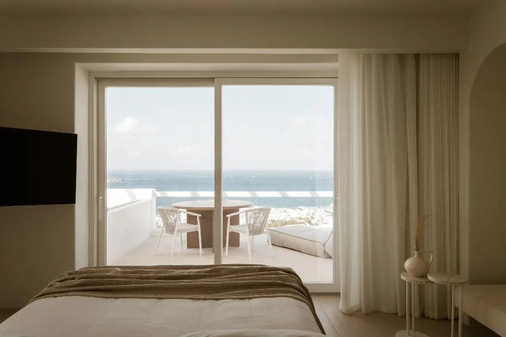 SUITE WITH JACUZZI Room, Lovia Mykonos, Mykonos