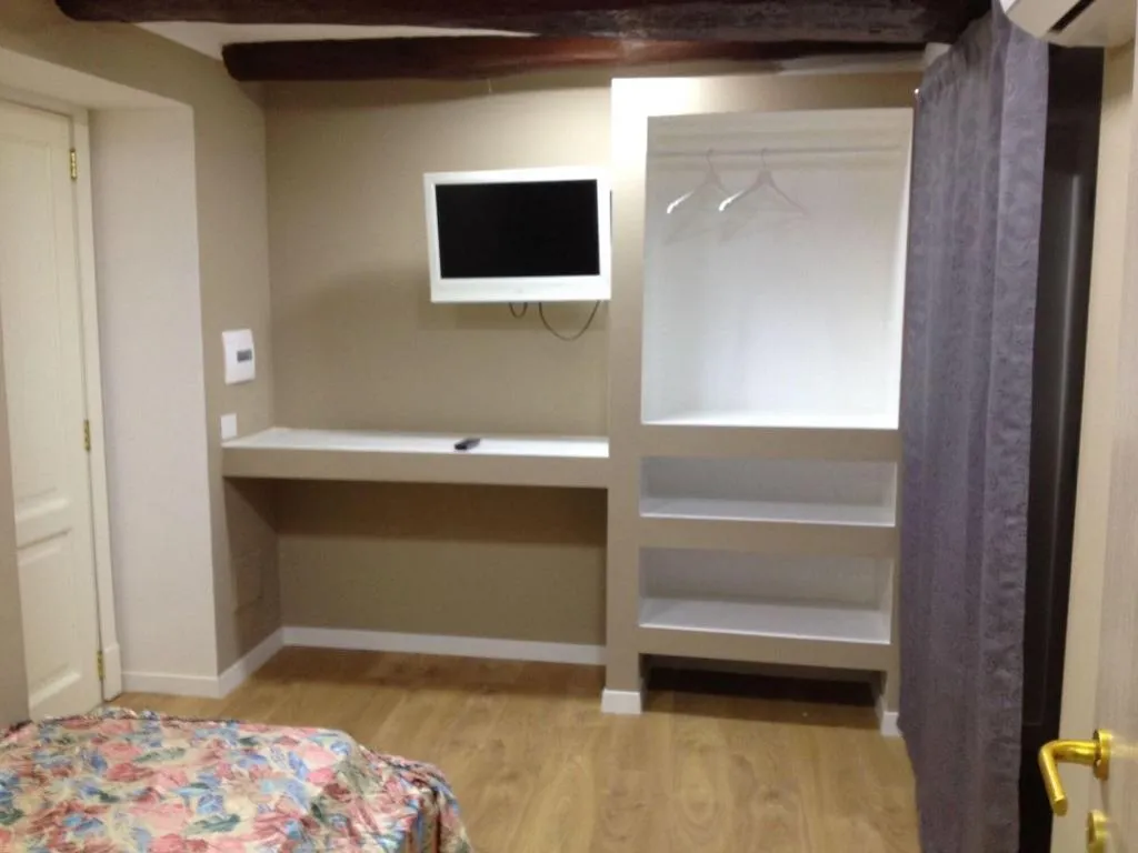 Room, Napoli Centro, Naples