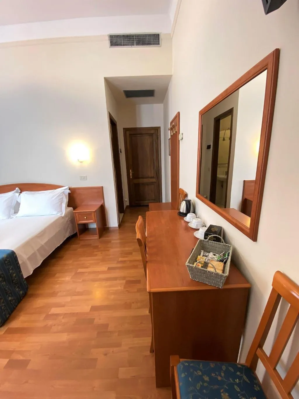 Room, Soggiorno Madrid, Florence