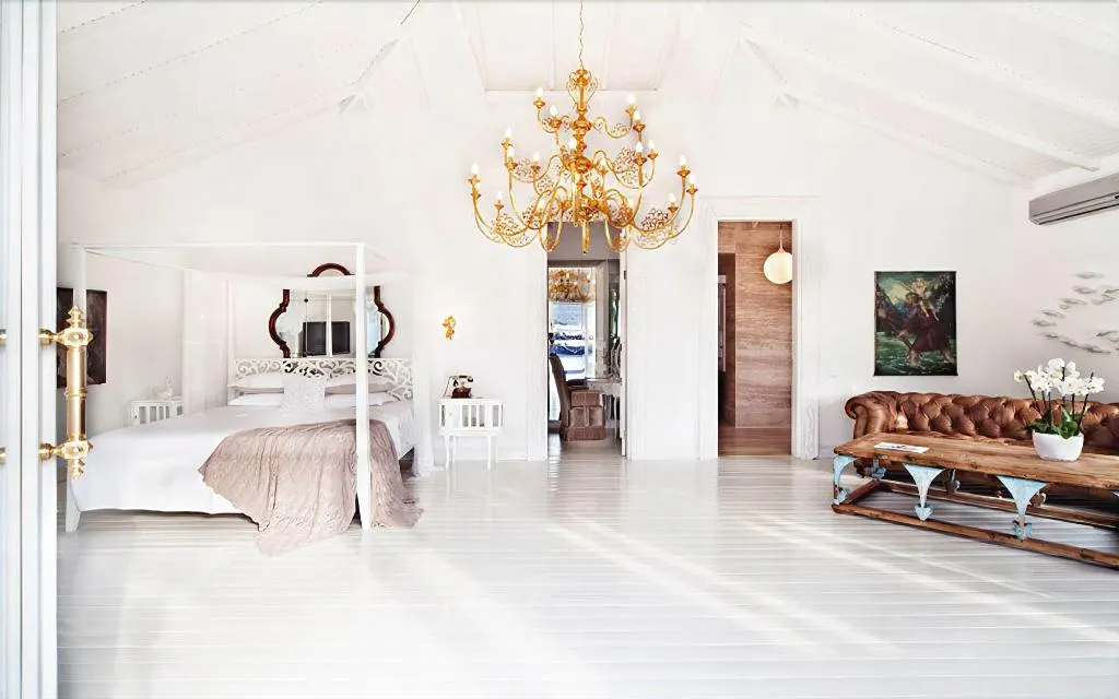 Room, Sabrina's Haus, Dalaman