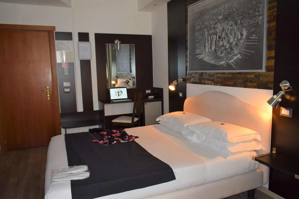 Room, Hotel Perugino, Milan