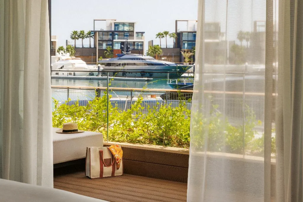 Double or Twin DELUXE MARINA VIEW Room, Jumeirah Marsa Al Arab, Dubai