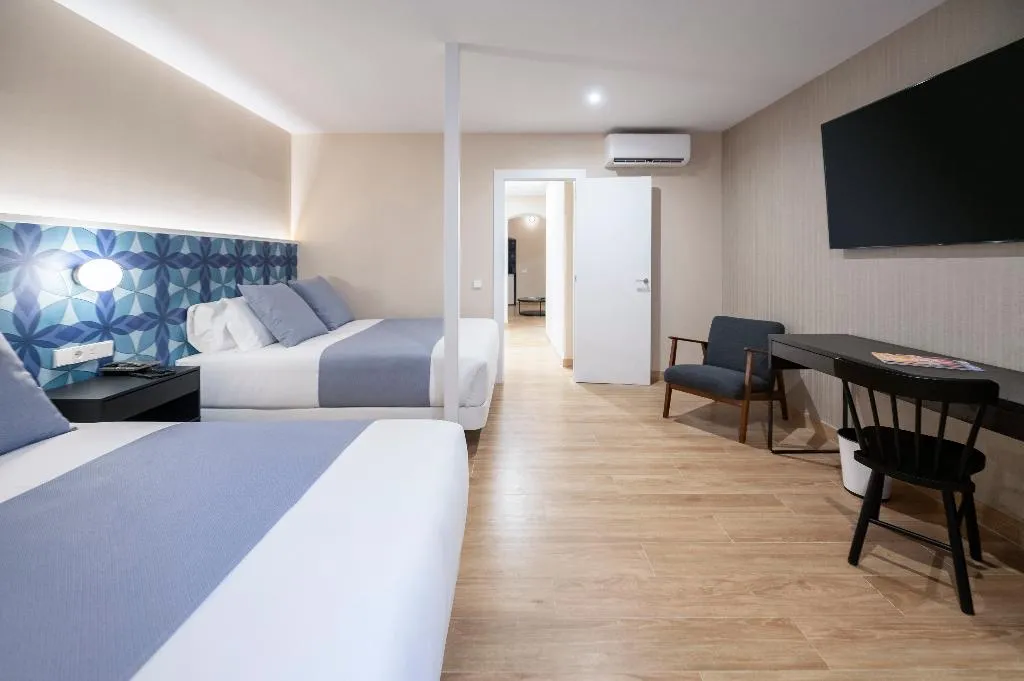 SUITE CAPACITY 4 Room, Hesperia Barri Gòtic, Barcelona