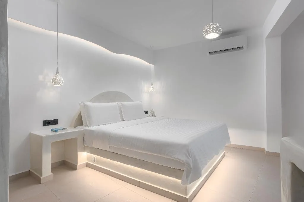 SUITE WITH JACUZZI Room, Sole D'Oro Luxury Suites, Santorini