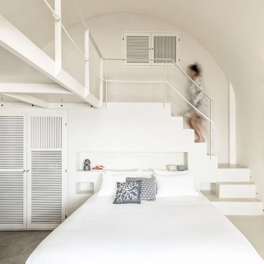 Room, West East Suites, Santorini